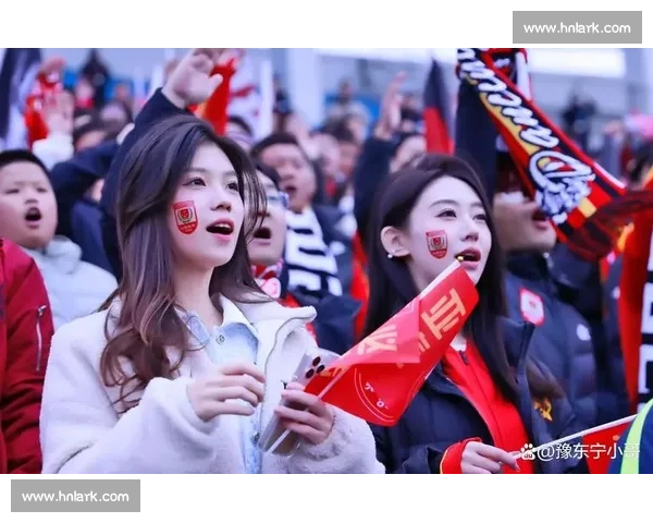 绿茵场上激战正酣精彩瞬间引爆球迷激情 绿茵场上激战正酣精彩瞬间引爆球迷激情